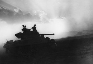 Ein Geschwader von Panzern auf dem Weg nach Rammacca, Sizilien, 10. Juli 1943 von Unbekannt