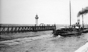 Ein Dampfer, der von Trouville nach Le Havre, Frankreich, abfährt, um 1920 von Unbekannt