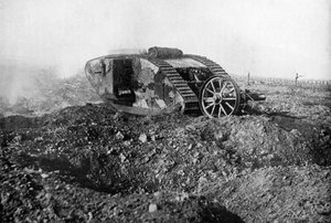 Ein Panzer im Einsatz an der Westfront, Somme, Frankreich, Erster Weltkrieg von Unbekannt