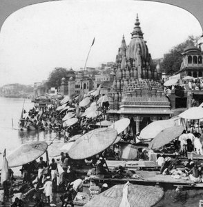 Ein Tempel und Ghats am Ganges in Benares Varanasi, Indien von Unbekannt