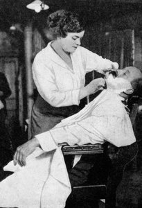 Eine weibliche Friseurin, 1917 1936