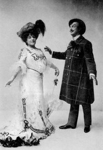 Ada Blanche und J.R. Hale in einer Szene aus The Medal and the Maid, 1909