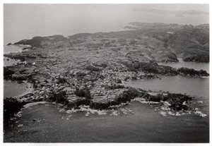 Luftaufnahme von Oginohama, Japan, aus einem Zeppelin, 1929-1933 von Unbekannt