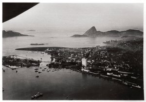 Luftaufnahme von Rio de Janeiro, Brasilien, aus einem Zeppelin, 1930-1933 von Unbekannt