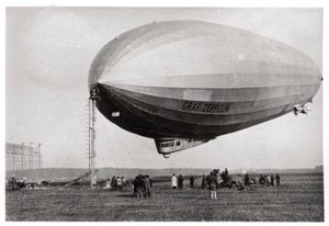 Luftschiff LZ127 Graf Zeppelin vertäut in Loewental, Deutschland, 1933