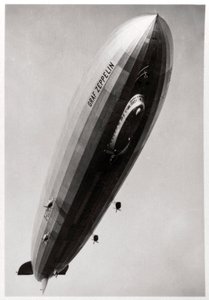 Luftschiff LZ127 Graf Zeppelin, von unten gesehen, 1933 von Unbekannt