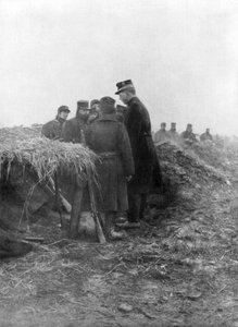 Albert I., der dritte König der Belgier, besucht die Schützengräben von Avecapelle, Belgien, 1915