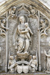 Tympanon der Schlosskapelle Amboise: Jungfrau und Kind, Amboise, Frankreich