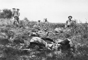 Amerikanische Marinesoldaten graben Schützengräben, Lucy-le-Bocage, Frankreich, 1. Juni 1918 von Unbekannt