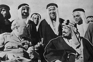 Unter anderen Herrschern des Nahen Ostens, König Ibn Saud von Saudi-Arabien, 1945 von Unbekannt
