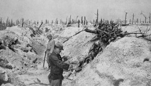 Ein verlassener deutscher Schützengraben um Mesnil, Champagne, Frankreich, Erster Weltkrieg, 1915
