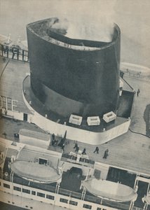 Ein ungewöhnlicher Blickwinkel auf das Deck der Normandie, 1936
