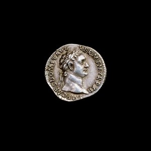 Antike römische Münze mit Büste von Domitian, 81-96 n. Chr.