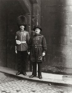 Alt und Neu am Tower of London
