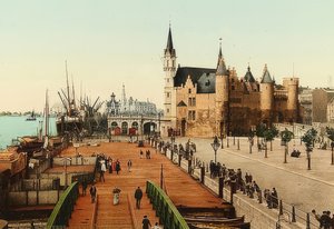 Antwerpen (Anvers). Blick über die alte Burg (Het Steen) auf den Hafen von Unbekannt