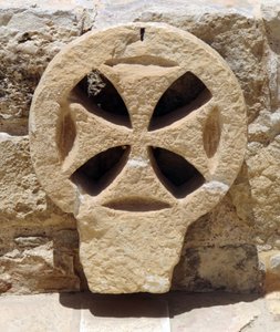 Architektonisches Fensterelement einer byzantinischen Kirche im Gebiet Judäa und Samaria, Westjordanland