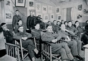 Army Art Group: Adrian Hill, R.B.A., R.O.I., hält einen Vortrag über Die Kunst und Ziele von Picasso, 1944 von Unbekannt