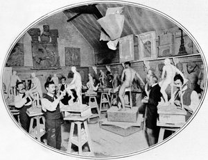 Kunststudenten in einem Bildhauermodellierkurs, London