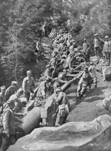 Artilleriestück, gezogen von 600 Soldaten, Zweite Schlacht am Isonzo, Erster Weltkrieg, 1915