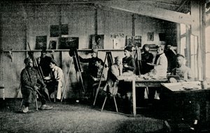 Künstlerische Kriegsgefangene in ihrem Atelier in Gießen