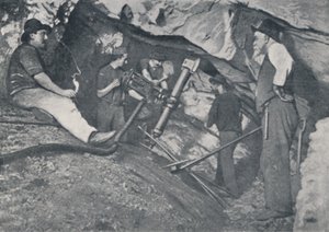 Bei der Arbeit in einer viktorianischen Goldmine, 1923 von Unbekannt