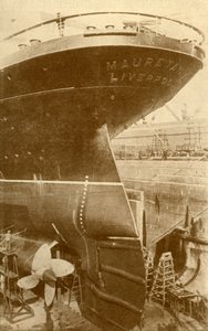 Arbeiten am Heck der Mauretania im Trockendock, um 1930