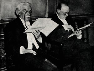 Bei einem öffentlichen Abendessen in den Connaught Rooms, 20. November 1934, 1945 von Unbekannt