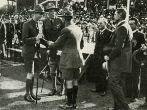 Bei der Parade der Pfadfinder und Pfadfinderinnen, Adelaide, Australien, 1927, 1937
