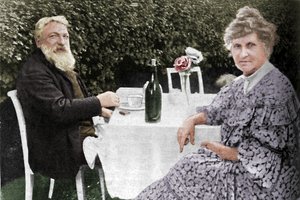Auguste Rodin - Rodin und seine Frau in ihrem Garten in Meudon, um 1925 von Unbekannt