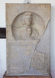 Aurelio Apio, Stele von Unbekannt