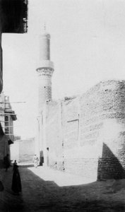 Hintergasse und alte Moschee, Bagdad, Irak, 1917-1919 von Unbekannt