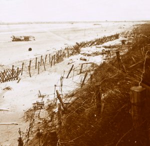 Stacheldrahtbarrieren am Strand, Nieuwpoort-Bad, Flandern, Belgien, ca. 1914-1918
