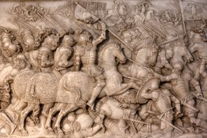 Basilika von St. Denis, Grab von Franz I. König von Frankreich und Claude von Frankreich, Relief der Stiftung, Darstellung der Schlacht von Cerisoles, hier die französische Kavallerie gegen die kaiserlichen Truppen, Saint-Denis, Frankreich