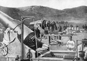 Batterie japanischer Belagerungsgeschütze bombardiert Port Arthur, Russisch-Japanischer Krieg