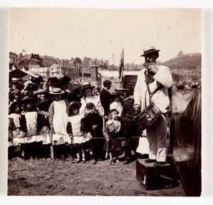 Strandunterhalter, um 1905 von Unbekannt