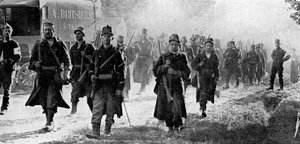 Belgische Truppen nähern sich dem Schlachtfeld, Erster Weltkrieg, 1914 von Unbekannt