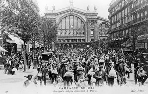 Belgier kommen in Paris an, 1914 von Unbekannt
