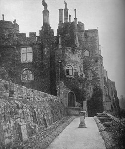 Berkeley Castle, der Sitz des Rt. Hon. Lord Fitzhardinge, um 1913 von Unbekannt