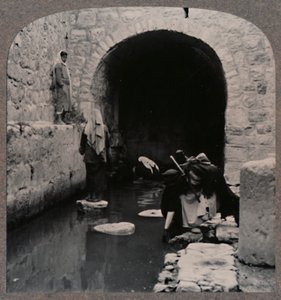 Blinde Männer waschen ihre Augen im Teich von Siloah, um 1900