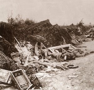 Leichen nach der Einnahme von Courcelles, Nordfrankreich, Juni 1918