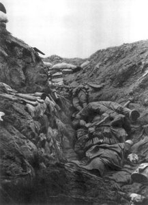 Leichen in einem Graben bei Mort Homme, Verdun, Frankreich, 9. April 1916