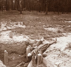 Leiche eines toten Soldaten, Argonne, Nordfrankreich, ca. 1914-1918 von Unbekannt