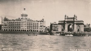 Bombay - Taj & Gateway, um 1930 von Unbekannt