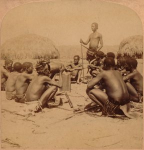 Krieger eines Zulu-Dorfes halten einen Rat ab, nahe dem Umlaloose-Fluss, Zululand, S.A., 1901 von Unbekannt