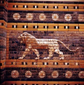 Ziegelrelief eines Löwen an den Wänden des Heiligen Weges zum Ischtar-Tor, Babylon, ca. 580 v. Chr.
