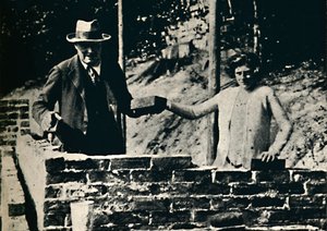 Maurer und Handwerker, 1928, 1945 von Unbekannt