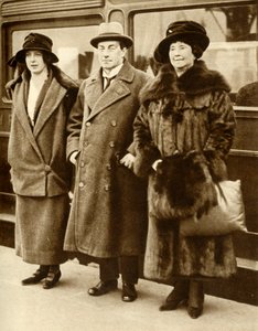 Der britische Premierminister Stanley Baldwin mit seiner Frau und Tochter, London, 27. Januar 1923, 1935
