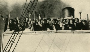 Britische Rotkreuzschwestern auf dem Weg zur Front, Erster Weltkrieg, 1914, ca. 1920