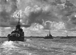 Britische Kriegsschiffe betreten den Hafen von Sydney, Australien, 1945 von Unbekannt
