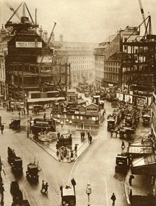 Bauarbeiten am Piccadilly Circus in London, 1926, 1935 von Unbekannt